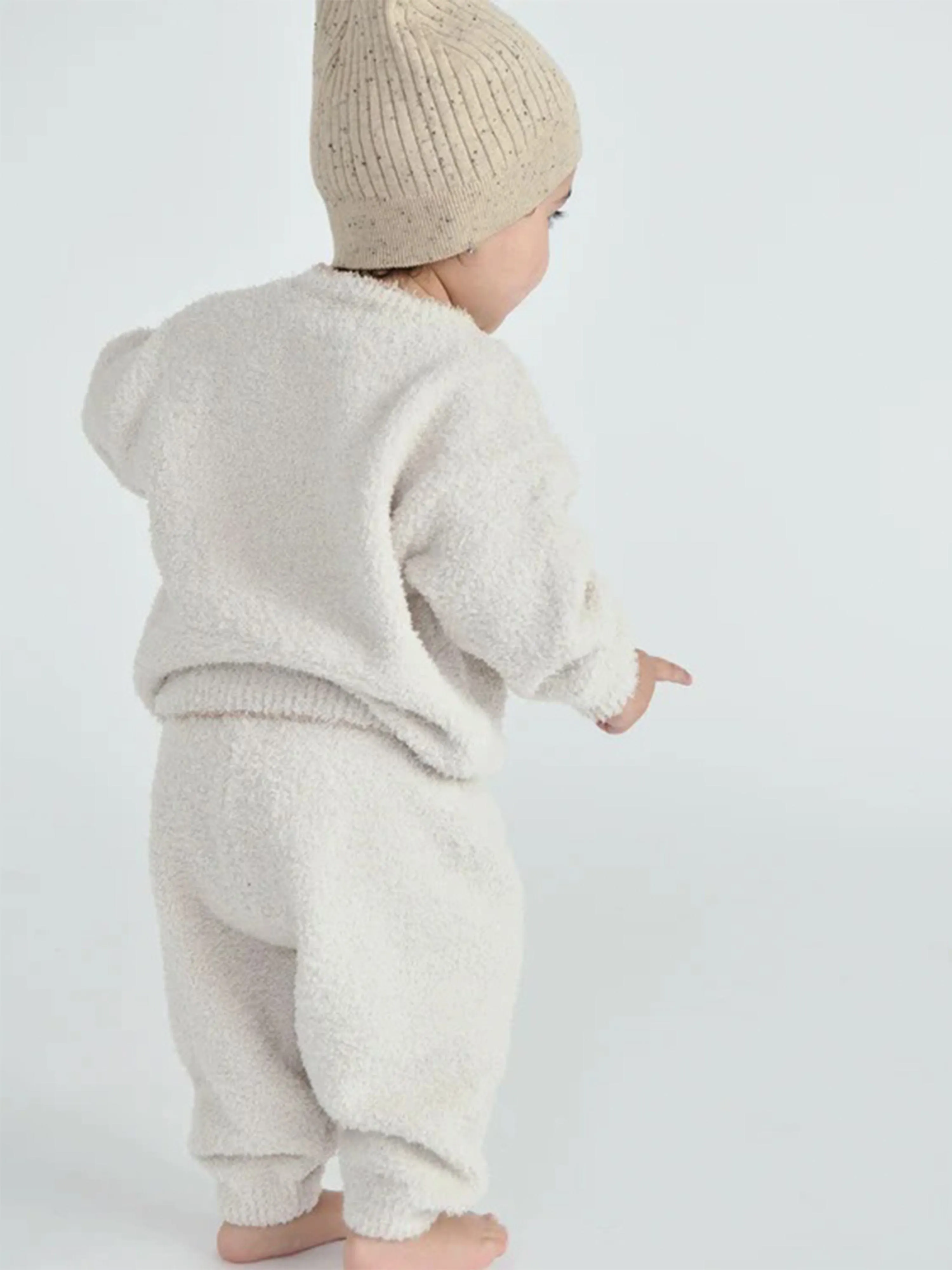 7AM Enfant Baby Fuzzy Boxy Pullover in Elfenbein