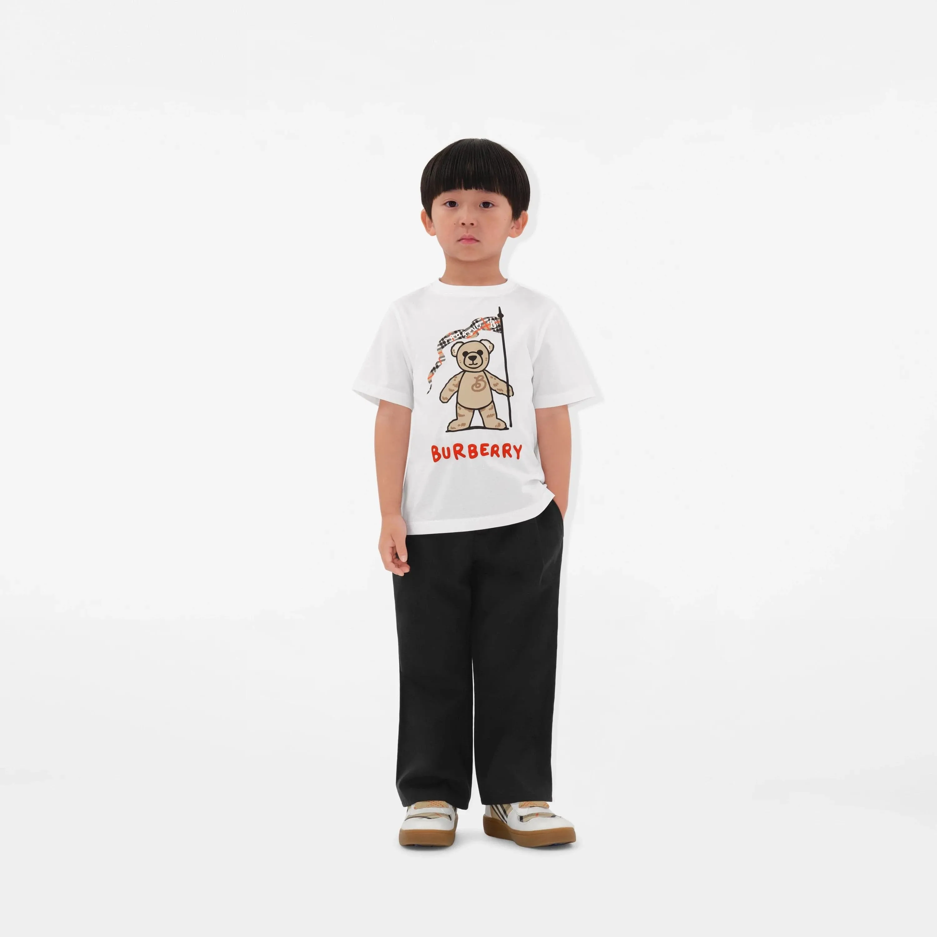 Burberry Kids Zedernbär Flaggen T-Shirt in Elfenbein