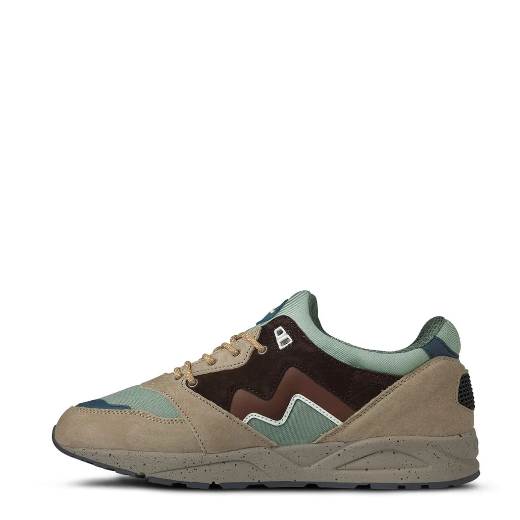 Karhu Aria 95 Schiefergrün / Cappuccino