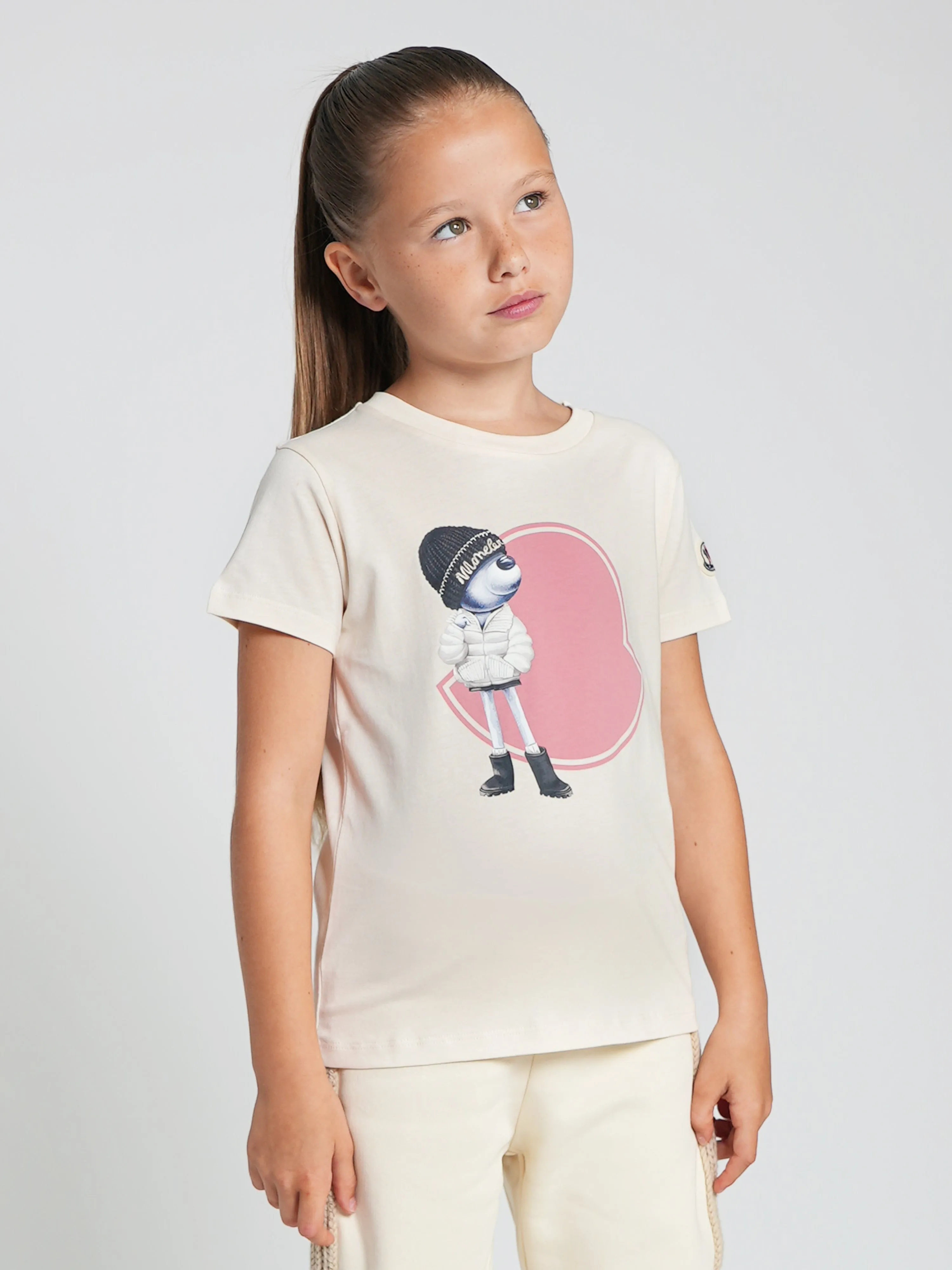 Moncler Enfant Mädchen Bären-Motiv Logo T-Shirt in Elfenbein