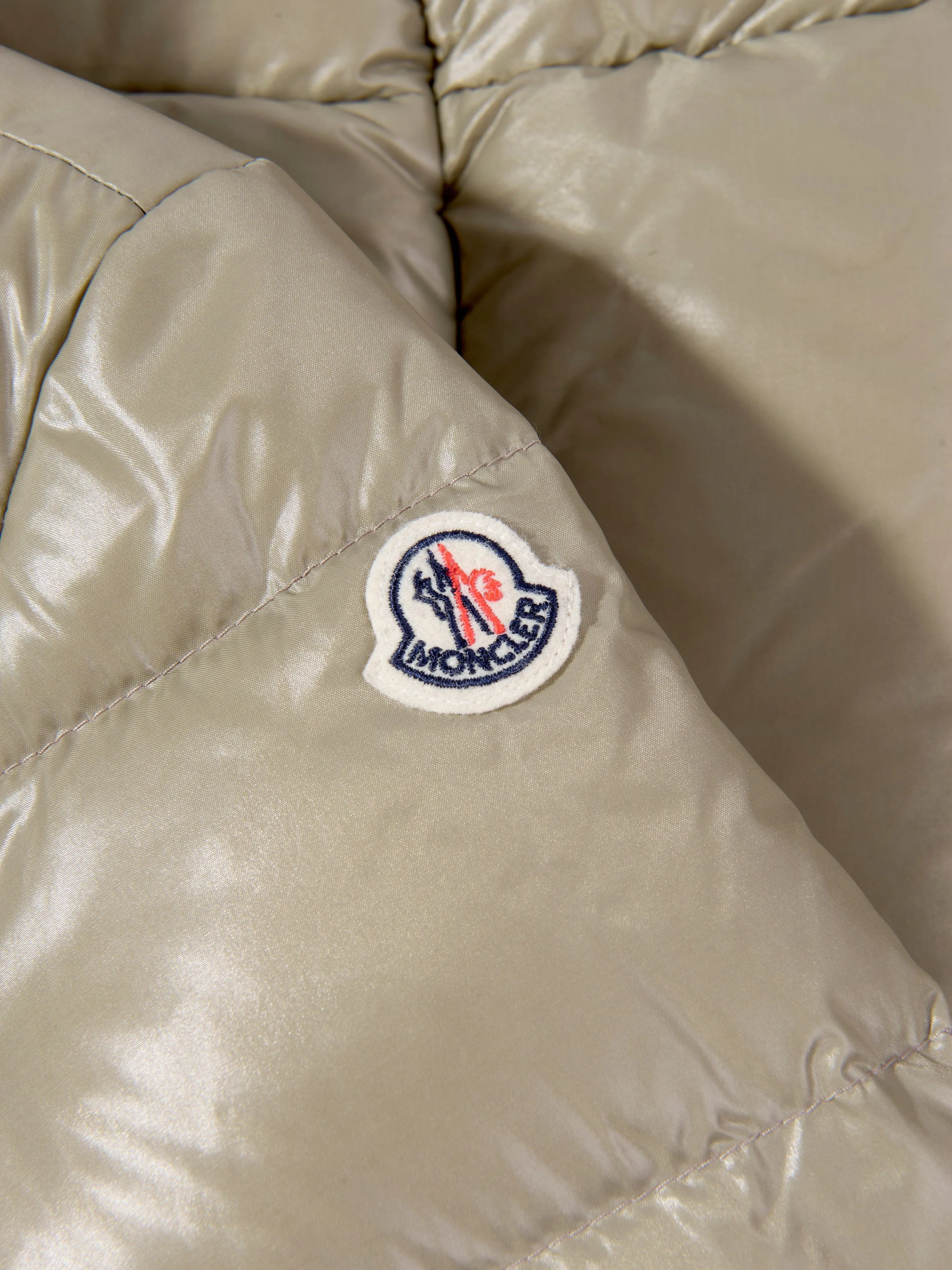 Moncler Enfant Mädchen Daunengefütterter Bellevue Langmantel in Beige