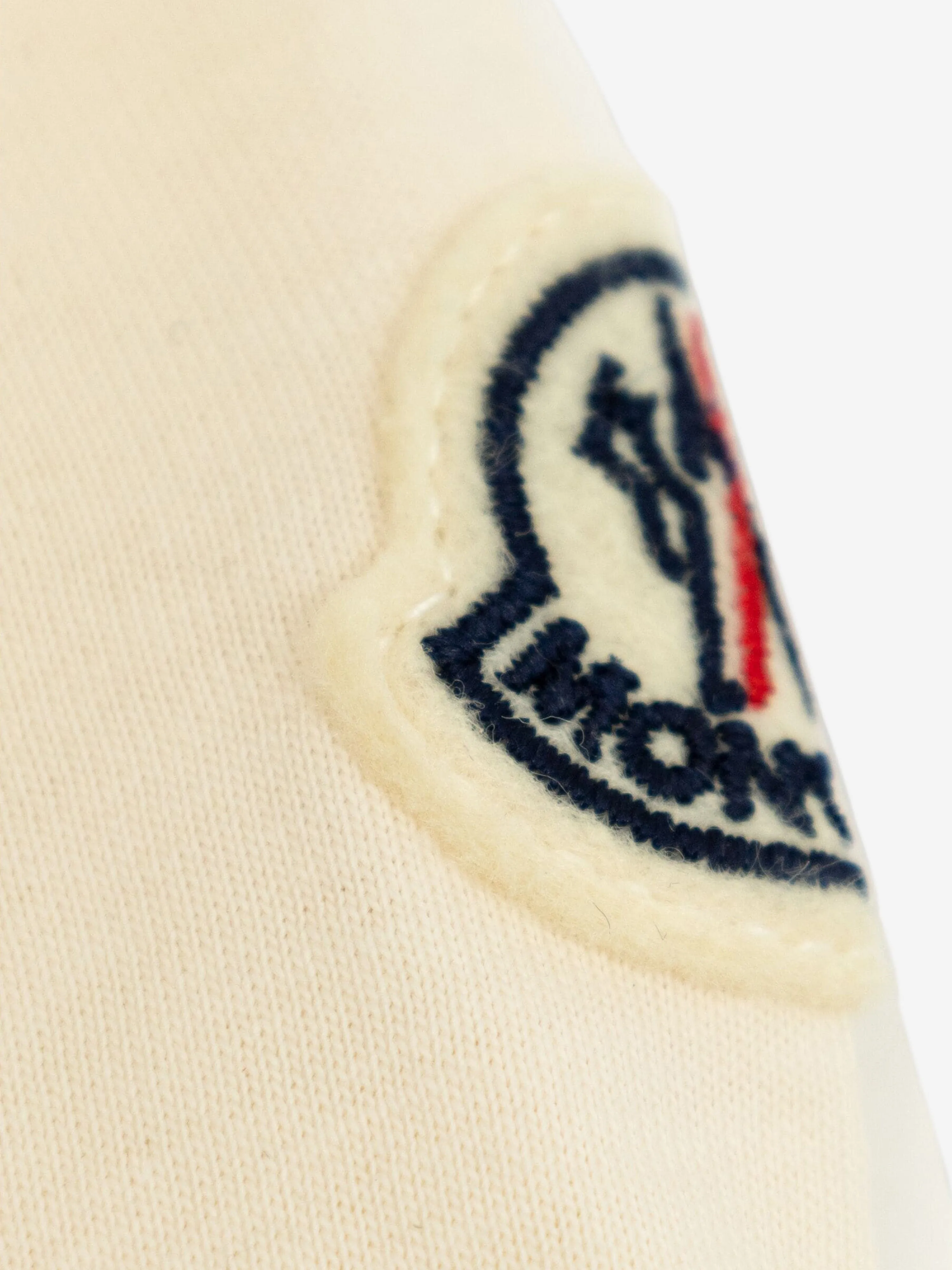 Moncler Enfant Mädchen Logo T-Shirt in Elfenbein