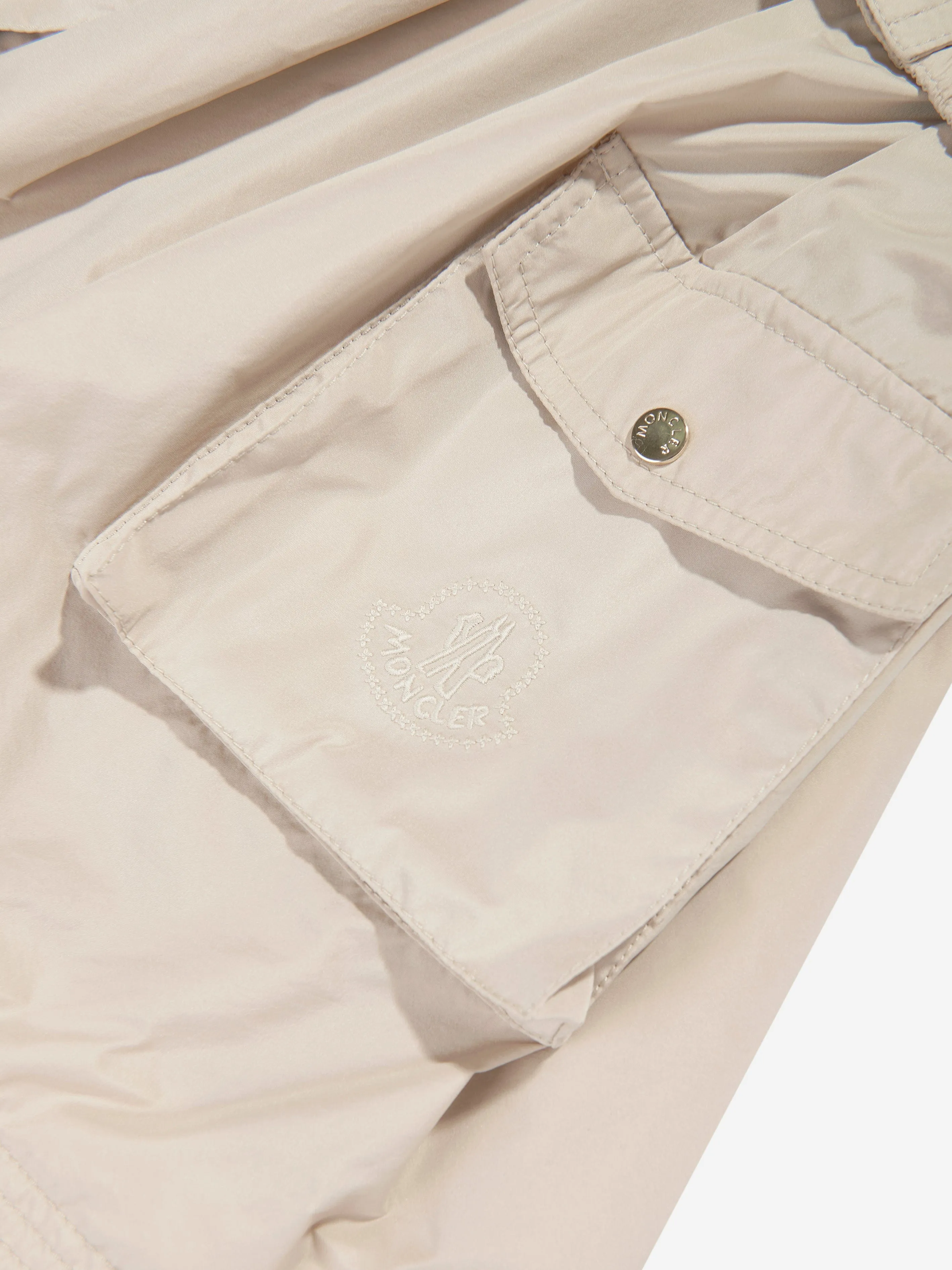 Moncler Enfant Mädchen Ärmelloses Kleid mit Tasche in Beige