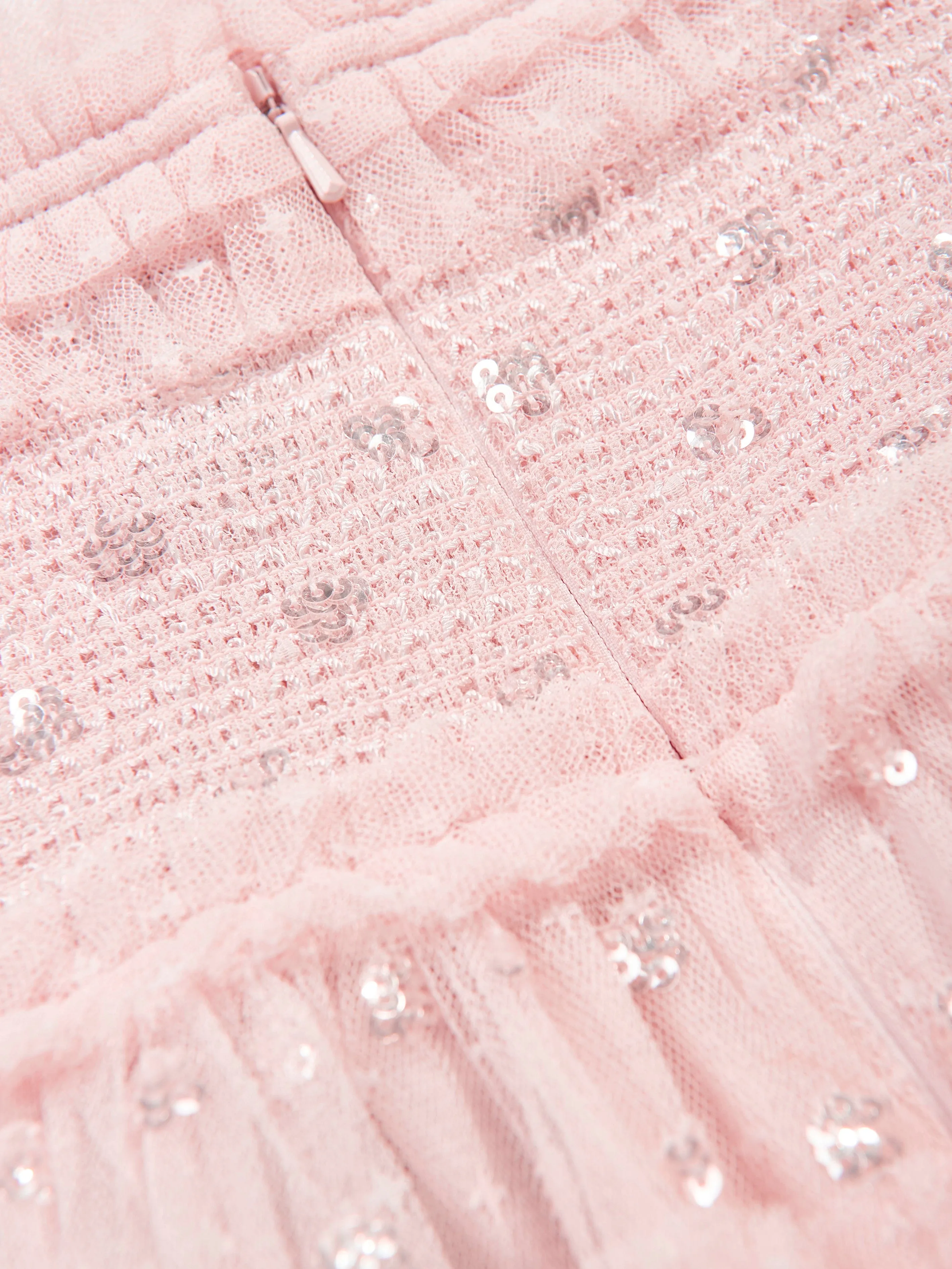 Needle & Thread Mädchen Kleid mit Pünktchenmuster und Rüschen in Rosa