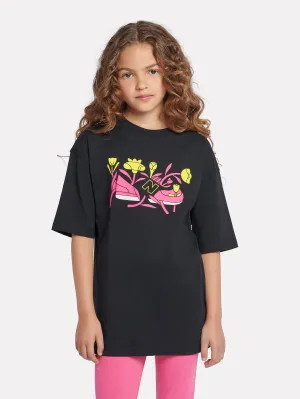 New Balance Mädchen Blumen-Schuh Grafik T-Shirt in Schwarz