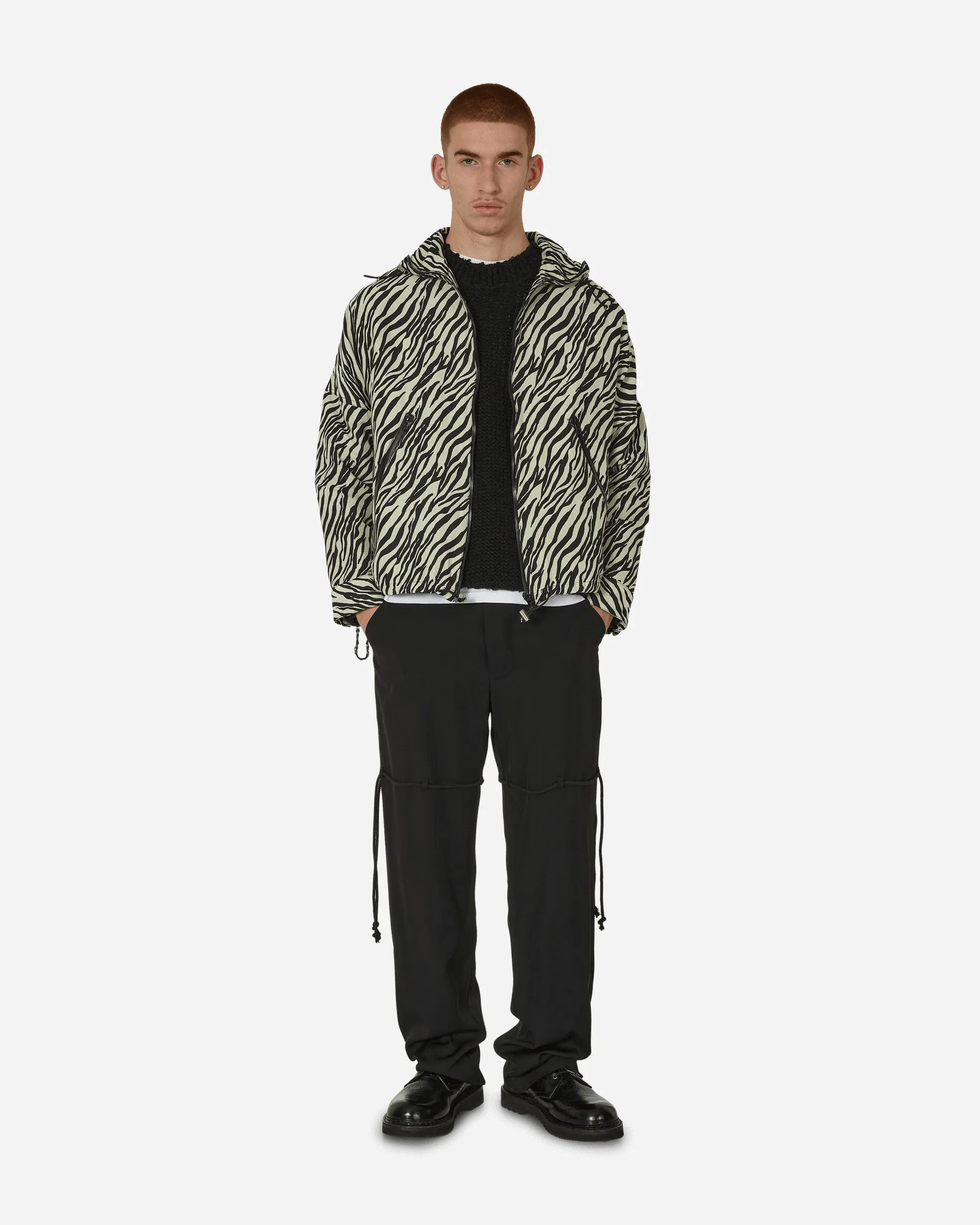 Reißverschluss-Trichterjacke Schwarz / Weiß